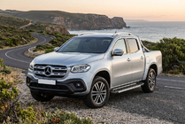 Mercedes X class 2017-2020 Progi Boczné RedLine V1 (2 szt., Aluminium) zdjęcia 1