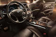 Sedan klasy biznes Infiniti Q70 zdjęcia 6