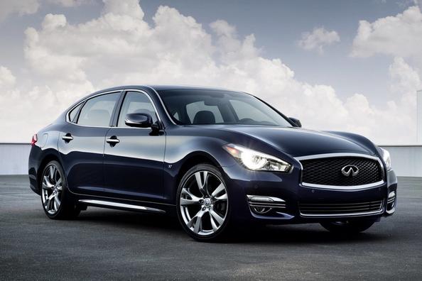 Sedan klasy biznes Infiniti Q70
