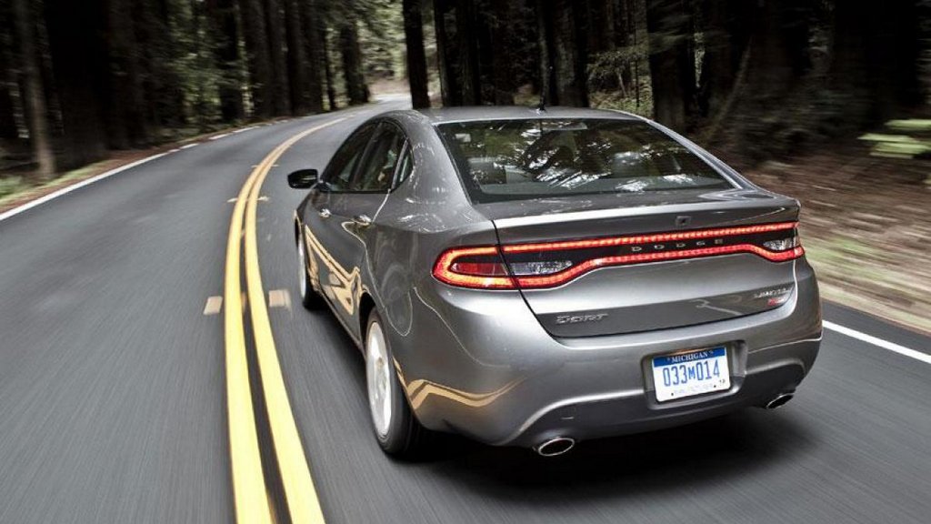 Przegląd sedan Dodge Dart