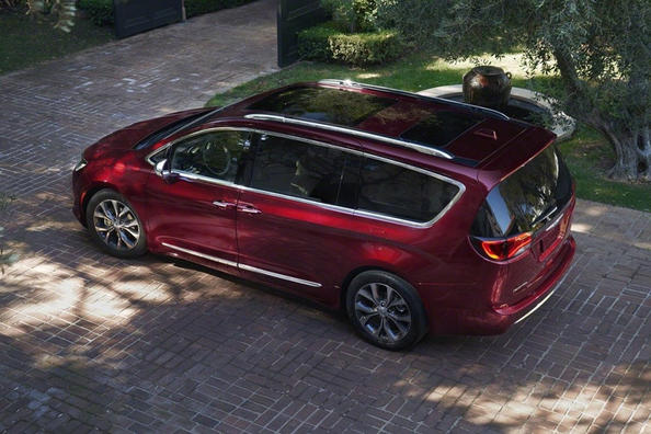 Przegląd minivana Chrysler Pacifica Zdjęcie 4