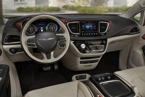 Przegląd minivana Chrysler Pacifica Zdjęcie 7