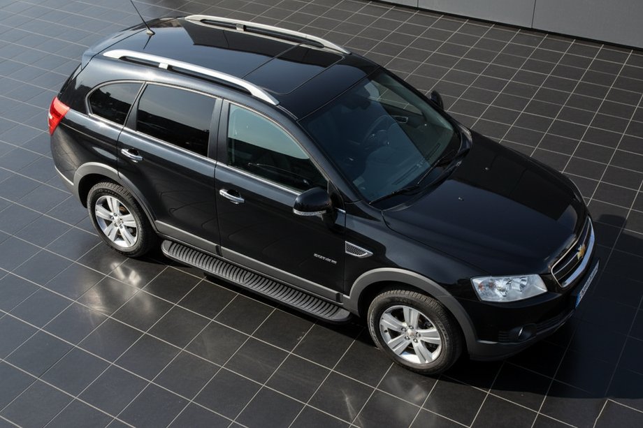 Chevrolet Captiva 2006-2019 Progi Boczné Tayga Black (2 szt., Aluminium) 2006-2015 Image