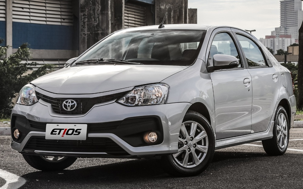 Przegląd budżetowego sedana Toyota Etios