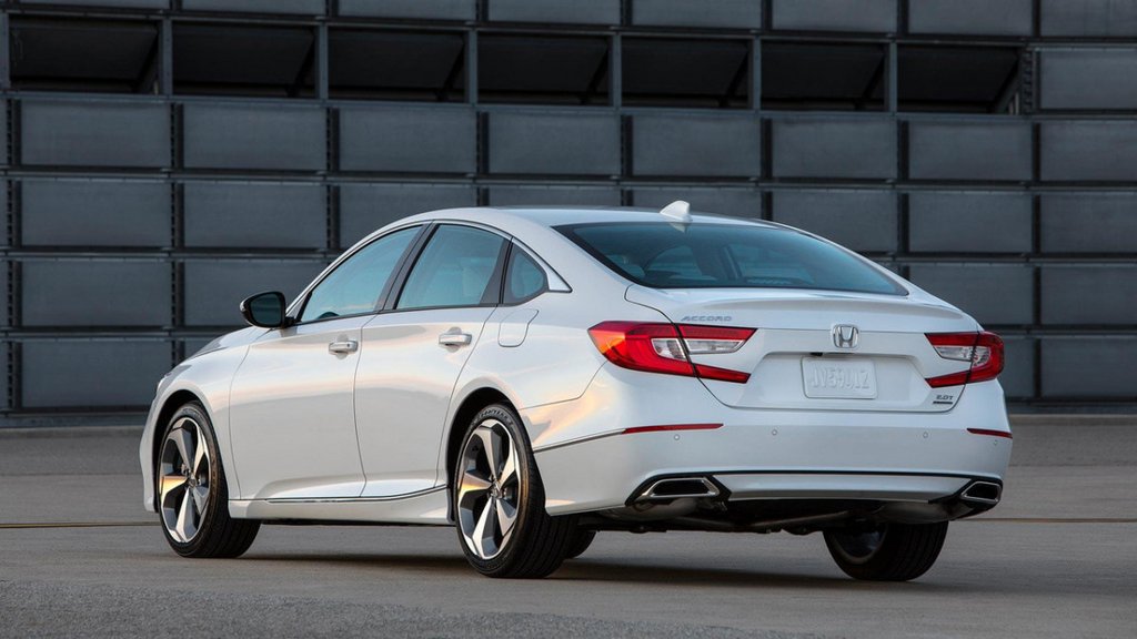 Przegląd sedan Honda Accord dziesiątego pokolenia