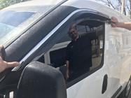 Fiat Doblo II 2010-2022 Deflektory szyb z listwą chromowaną (4 szt, Niken) zdjęcia 4