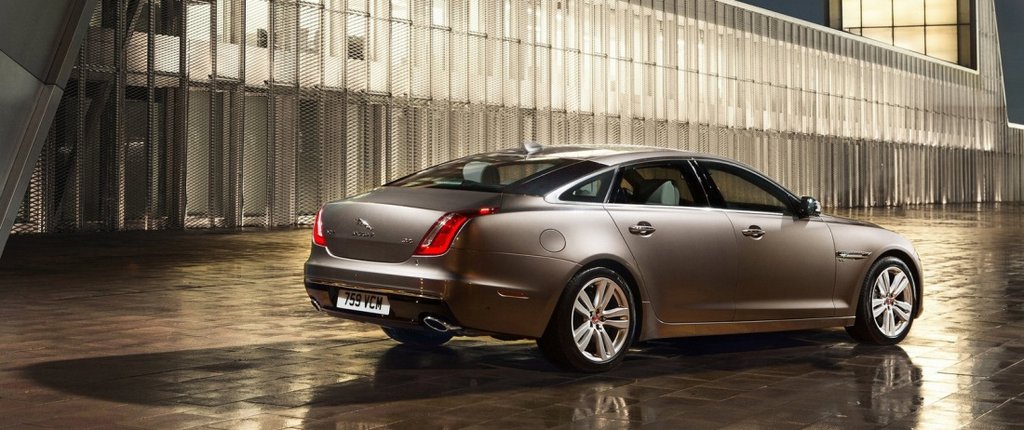 Premiowy sedan Jaguar XJ