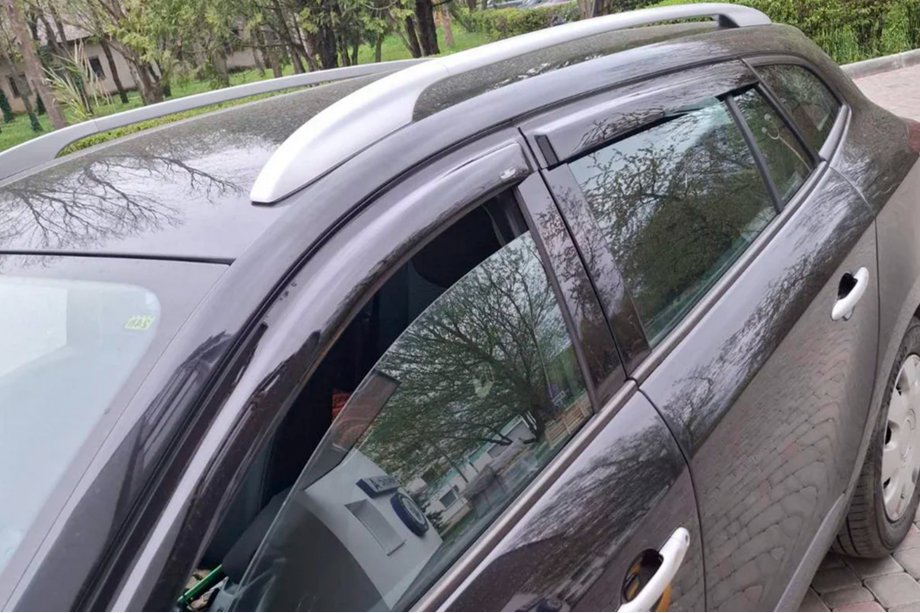 Renault Megane III 2009-2016 Deflektory Okien SW (4 szt, HIC) Image