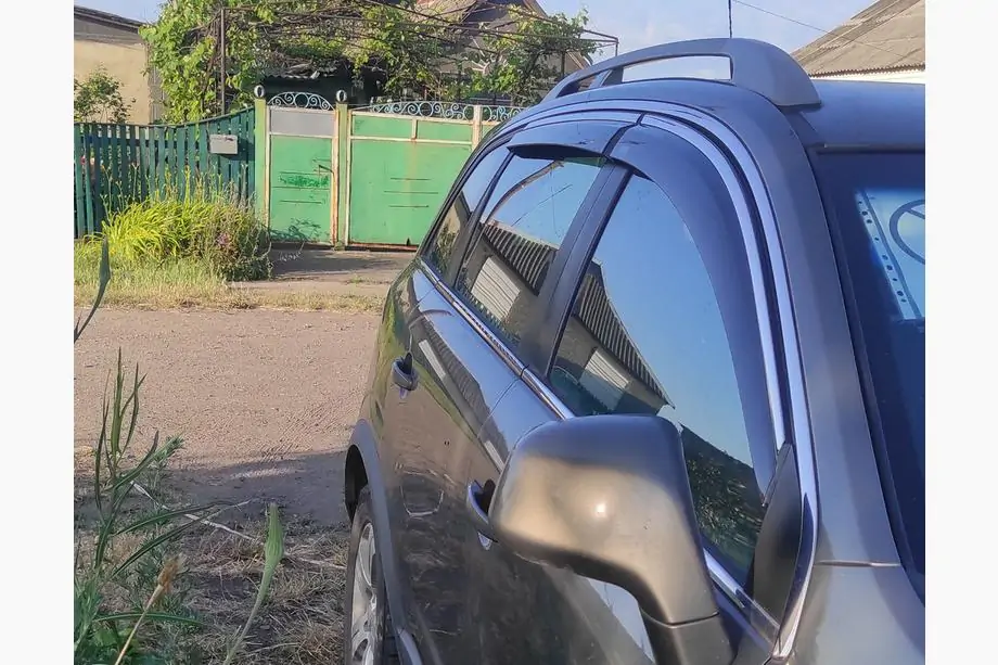 Opel Antara 2006-2017 Deflektory szyb z listwą chromowaną (4 szt, Niken) Image