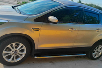 Ford Kuga/Escape 2013-2019 Progi Boczné Maydos V2 (2 szt., Aluminium + Stal Nierdzewna) Z listwami na drzwiach zdjęcia 9