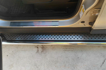 Ford Kuga/Escape 2013-2019 Progi Boczné Maydos V2 (2 szt., Aluminium + Stal Nierdzewna) Z listwami na drzwiach zdjęcia 7