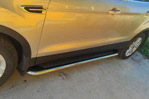 Ford Kuga/Escape 2013-2019 Progi Boczné Maydos V2 (2 szt., Aluminium + Stal Nierdzewna) Z listwami na drzwiach zdjęcia 6