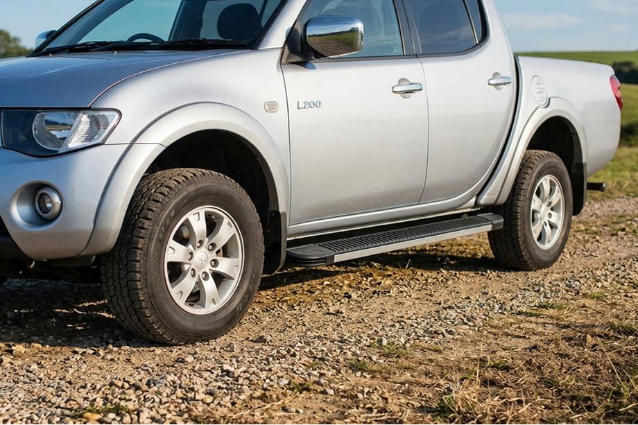 Mitsubishi L200 2006-2015 Progi Boczné Maya V1 (2 szt., Aluminium) Image