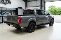 Nissan Navara/NP300 2016- Progi Boczne Bosphore Black (2 szt., Aluminium) zdjęcia 1