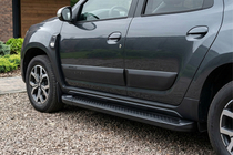 Dacia Duster 2018-2024 Progi Boczné Allmond Black (2 szt., Aluminium) zdjęcia 1