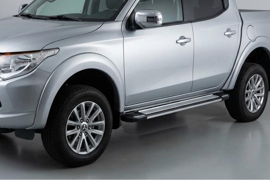 Mitsubishi L200 2015-2024 Progi Boczné Rainbow (2 szt., Aluminium) Image