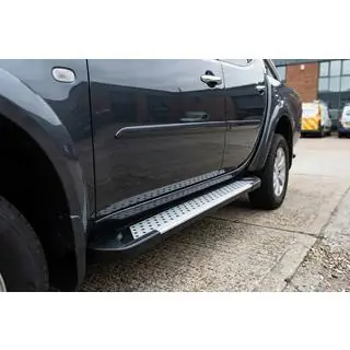 Progi boczne typ X5 (2 szt., aluminium) zdjęcia 1