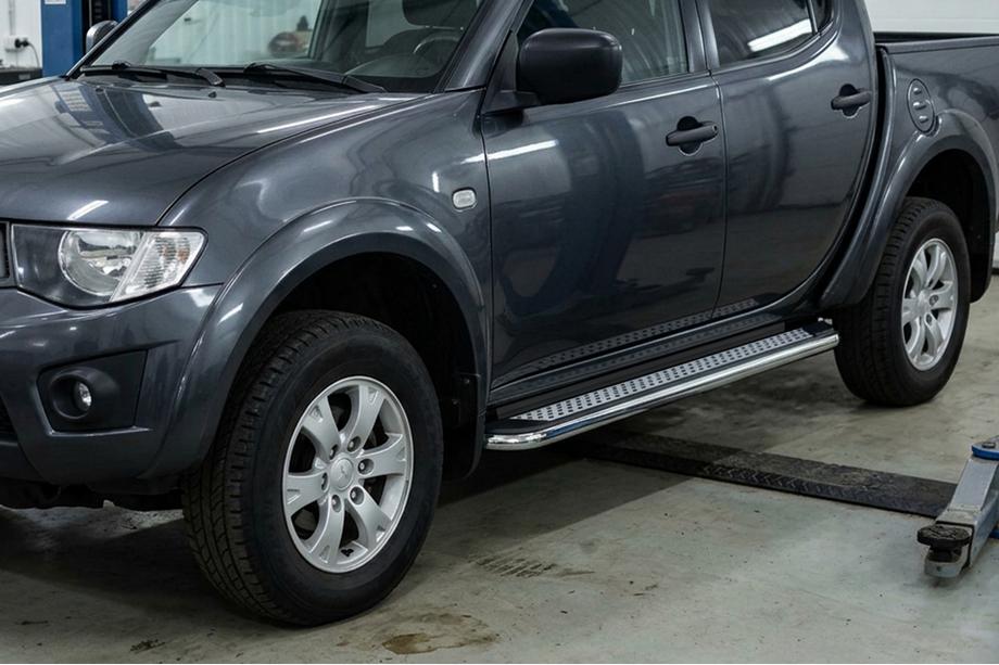 Fiat Fullback 2016- Progi Boczne Maydos V2 (2 szt., Aluminium i Stal Nierdzewna) Image