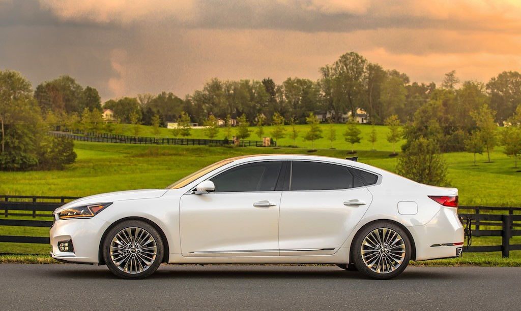 Sedan Kia Cadenza: solidność, komfort i wyjątkowy charakter jakość