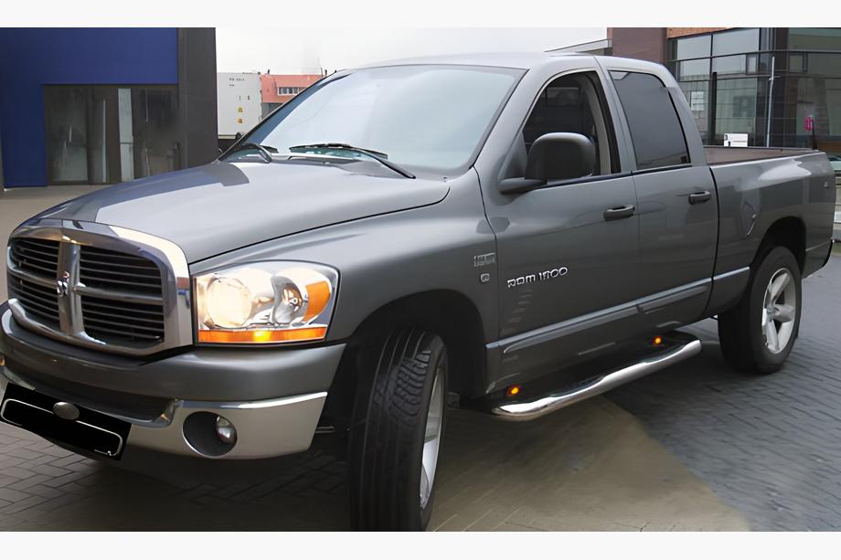 Dodge RAM (DT) 2018– Rury boczne kątowe (2 szt., stal nierdzewna) Image