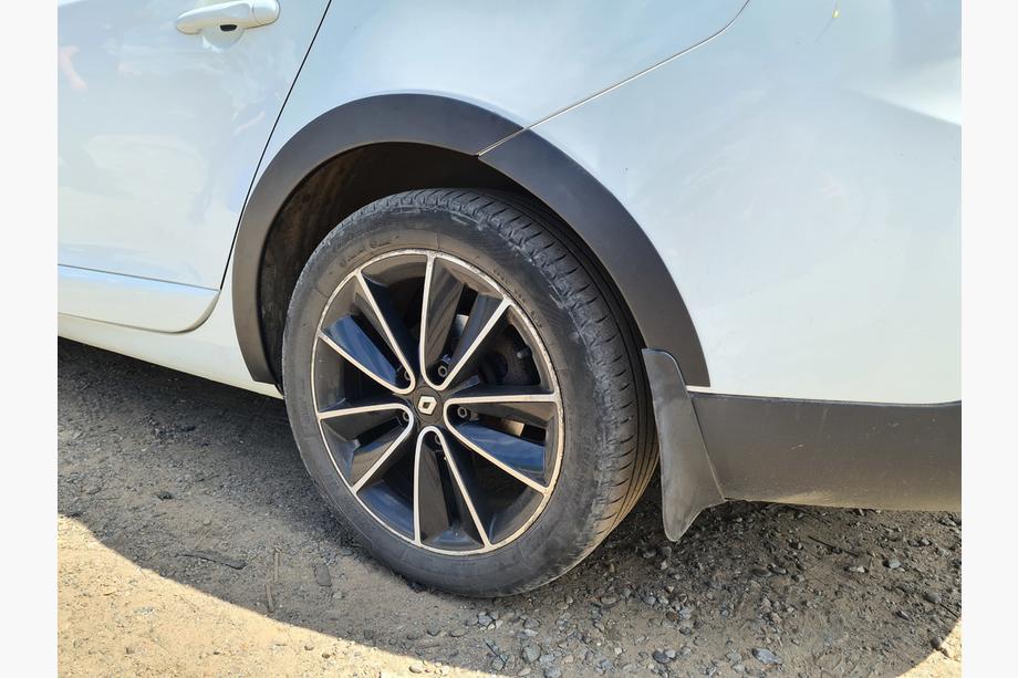 Renault Megane III 2009-2016 Poszerzenia nadkoli (8 szt, czarne) Zdjęcia 9