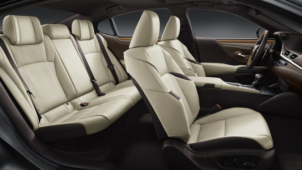 Sedan siódmej generacji Lexus ES