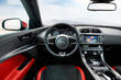 Przegląd sedan Jaguar XE zdjęcia 5