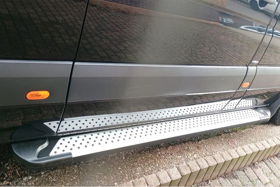 Volkswagen Crafter 2006-2016 Progi Boczne Allmond Grey (2 szt., Aluminium) Long/ExtraLong Image