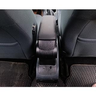 Podłokietnik Ford Fiesta 2008-2017 zdjęcia 2
