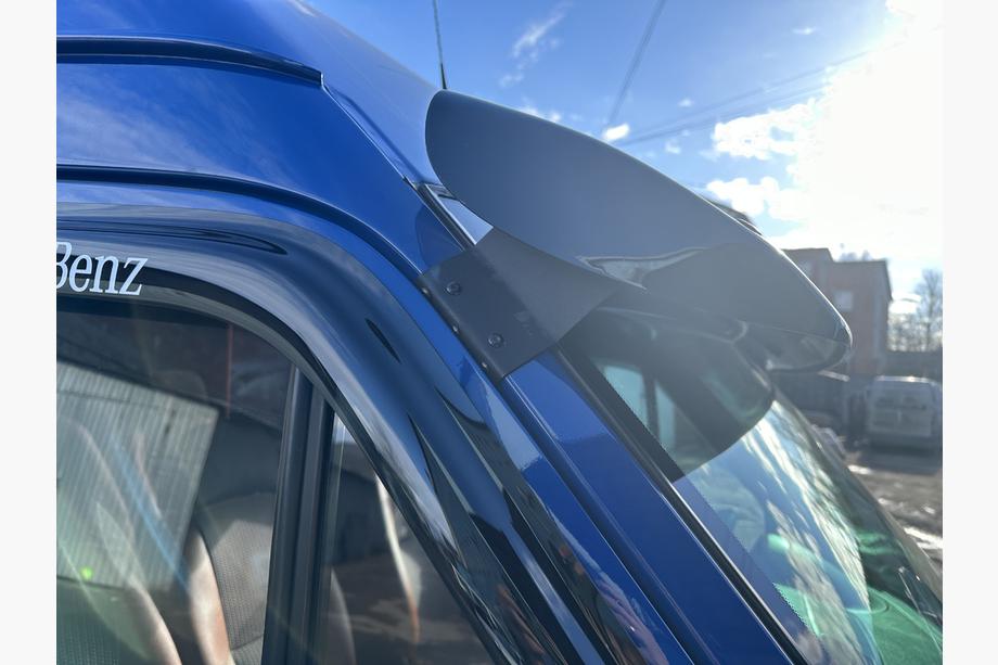 Mercedes Sprinter W901/902/903/904/905 1995–2006 Daszek na przednia szybe (czarny polysk, 5mm) Zdjęcia 7