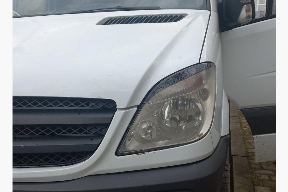 Mercedes Sprinter W906 2006–2018 Brewki na Reflektory Proste (czarne, ABS, 2006-2013) Zdjęcia 3