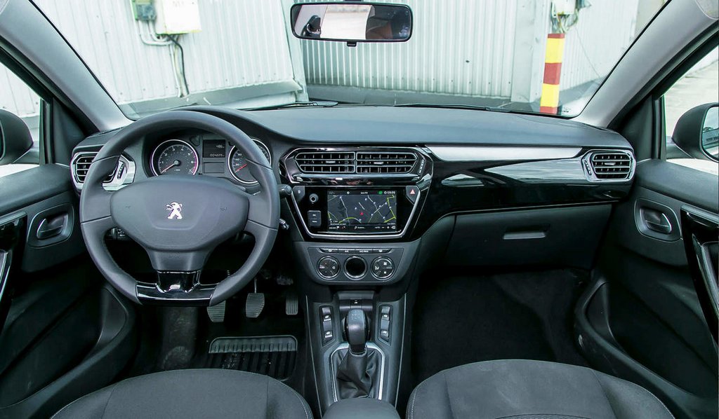 Przegląd zaktualizowanego sedan Peugeot 301
