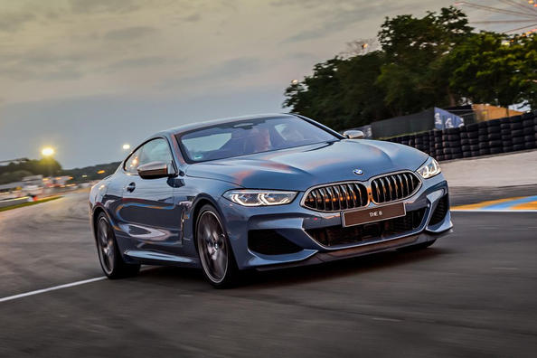 Przegląd nowego napędu na wszystkie koła coupe BMW 8 Series