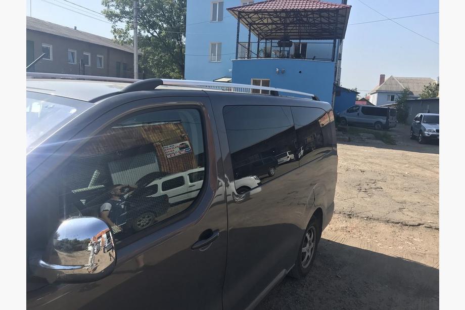 Peugeot Traveller 2017- Relingi Dachowe Chromowane Długa baza, plastikowa stopa Zdjęcia 2