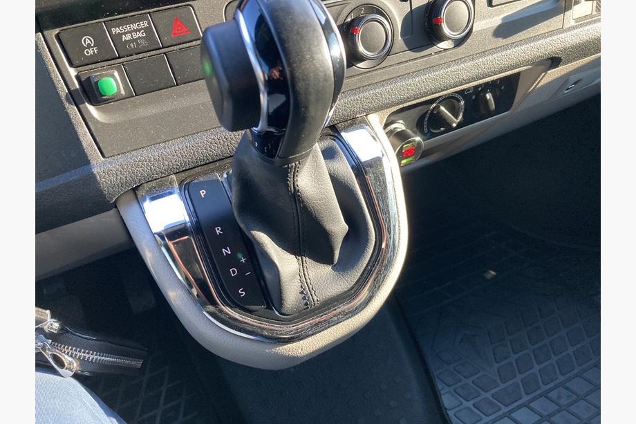 Volkswagen T6 2015-2024 Obramowanie gałki zmiany biegów stal nierdzewna Image