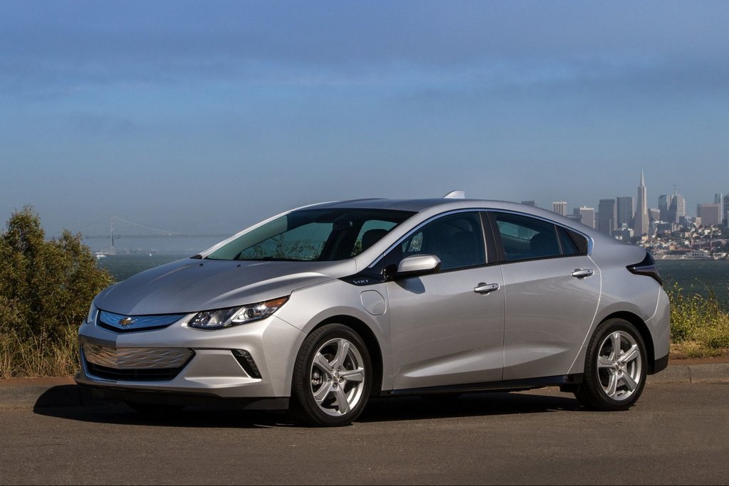 Przegląd hybrydowy hatchback Chevrolet Volt drugiej generacji