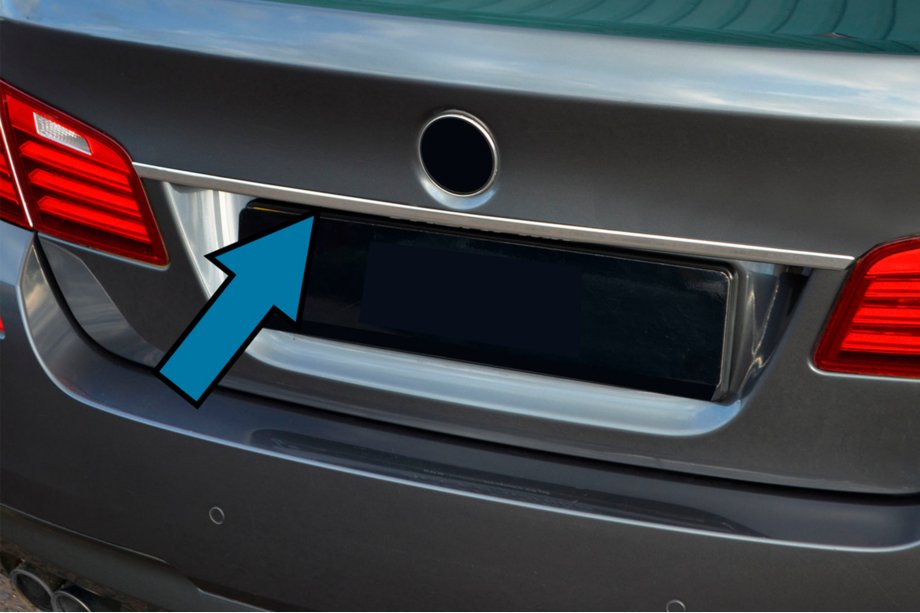 BMW 5 Series F10/F11 2010–2016 Listwa SD ze stali nierdzewnej nad tablicą rejestracyjną Image