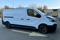 Nissan NV300/Primastar 2016- Progi Boczné Allmond Black (2 szt., Aluminium) zdjęcia 5