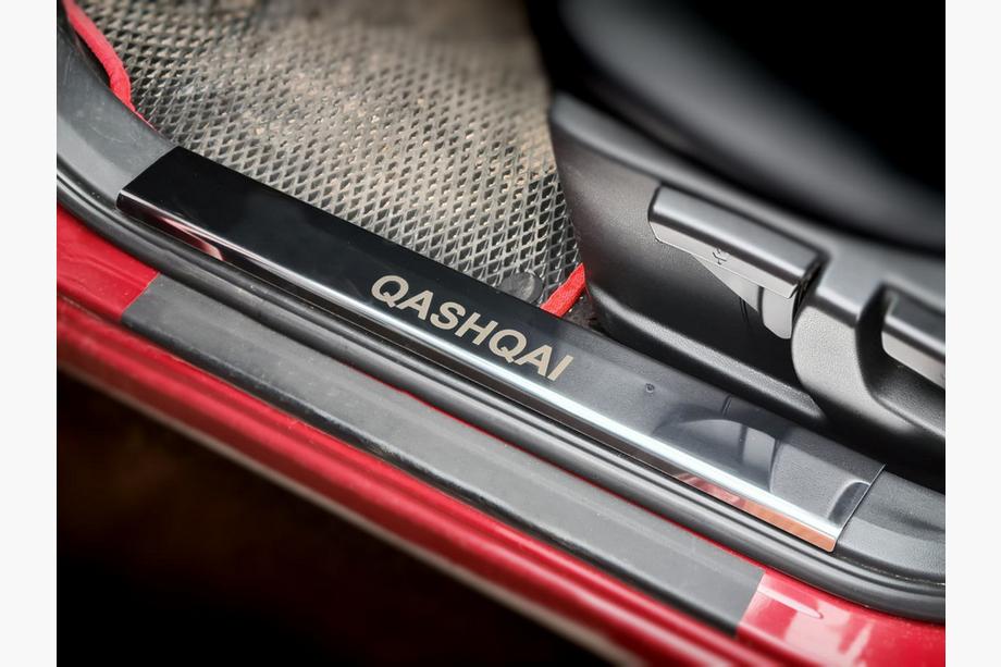 Nissan Qashqai 2010-2014 Nakladki na progi plastikowe stal nierdzewna (4 szt.) Image
