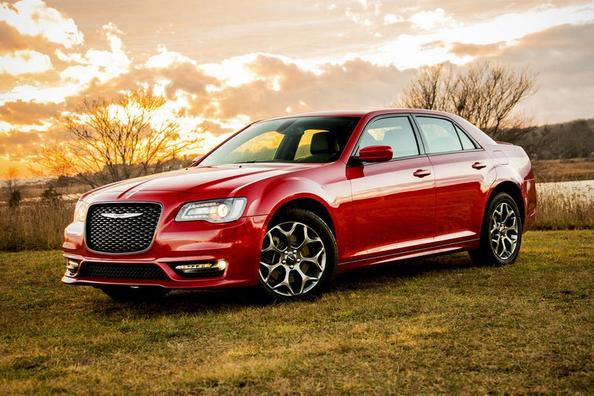 Przegląd sedan Chrysler 300 drugiej generacji