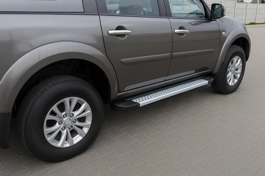 Mitsubishi Pajero Sport 2008-2015 Progi boczne typ X5 (2 szt., aluminium) Image