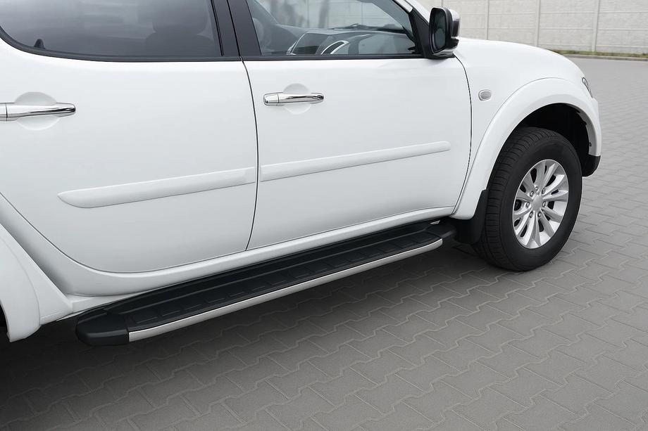 Mitsubishi Pajero Sport 2008-2015 Progi Boczné Fullmond (2 szt., Aluminium) Image