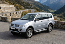 Mitsubishi Pajero Sport 2008-2015 Progi Boczné Rainbow (2 szt., Aluminium) zdjęcia 1