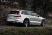 Druga generacja kombi terenowe Volvo V60 Cross Country zdjęcia 10