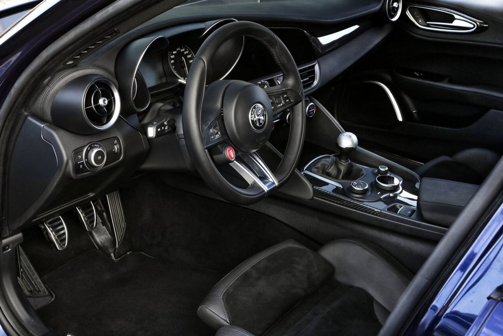 Przegląd sedan Alfa Romeo Giulia