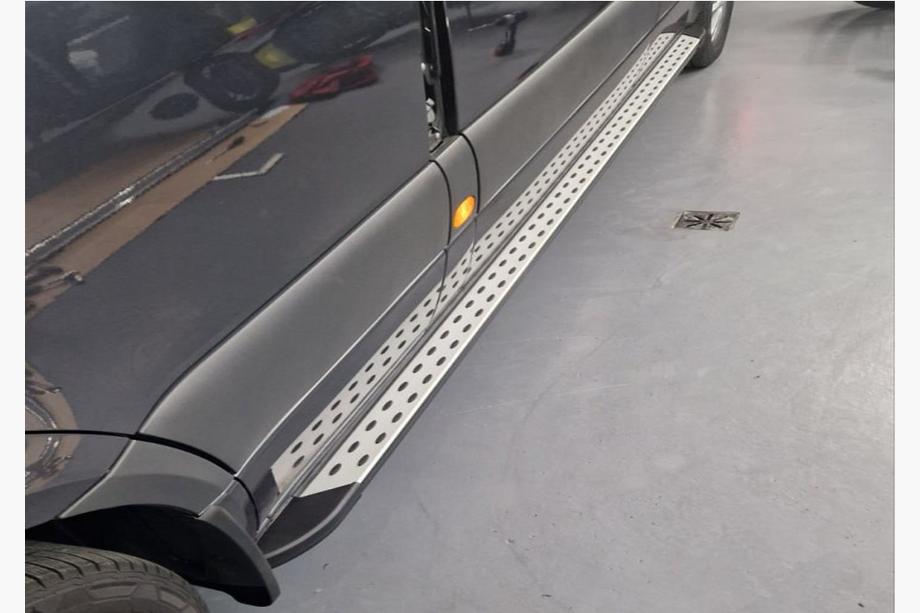 Mercedes Sprinter W907/W910 2018- Progi Boczné DOT-Line (2 szt., Aluminium) Długa Baza Zdjęcia 6