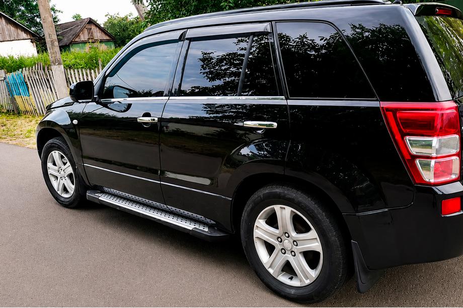 Suzuki Grand Vitara 2005-2017 Progi Boczne Allmond Grey (2 szt., Aluminium) Image