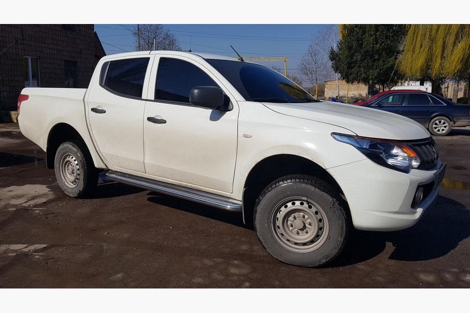 Mitsubishi L200 2015-2024 Progi Boczné Premium (2 szt., Stal Nierdzewna) Zdjęcia 2