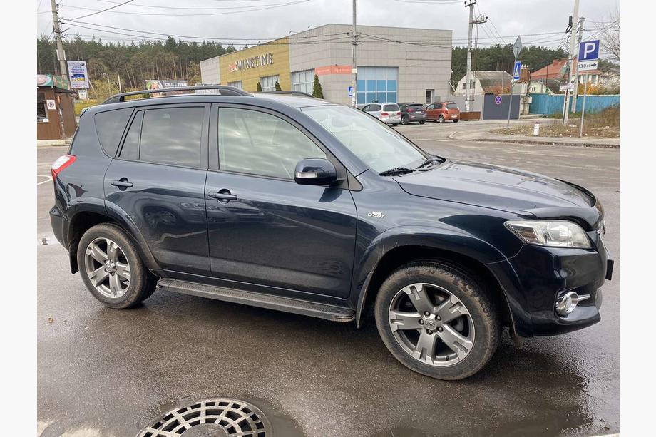 Toyota Rav 4 2006-2013 Relingi dachowe Skyport (czarne) Krótki Rozstaw Osi Zdjęcia 2
