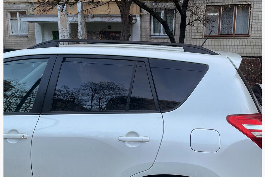 Toyota Rav 4 2006-2013 Relingi dachowe Skyport (czarne) Krótki Rozstaw Osi Zdjęcia 7